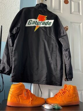 Jordan Gatorade Bundle: AJ1 Orange Peel 10.5 + Jordan Coach Jacket XL
